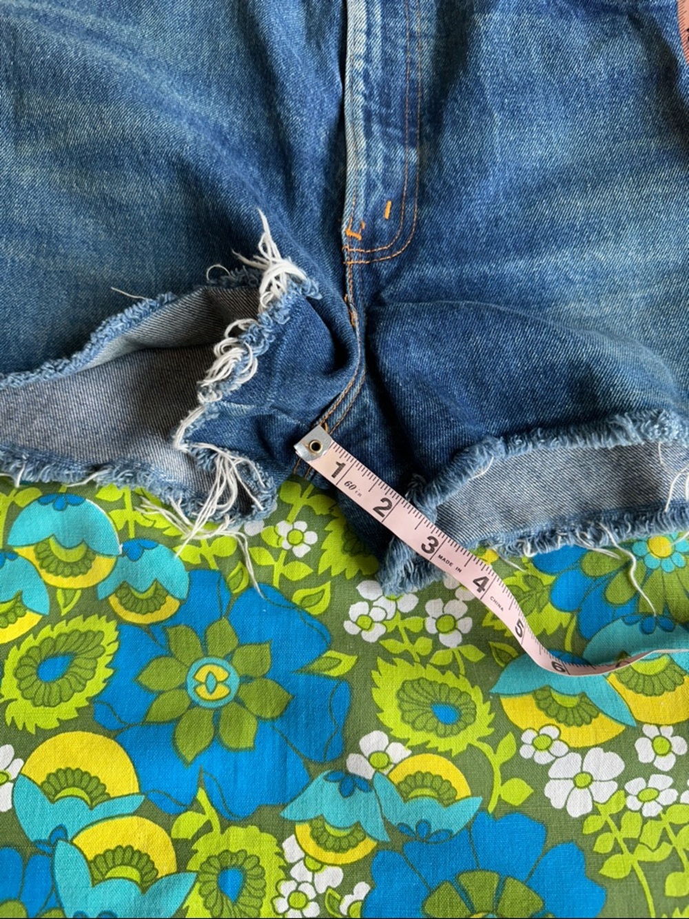 Vintage CHIC Denim 70s 80s Blue cut off Jean Shorts size 10 - Picture 11 of 16